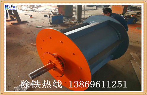 磁选滚筒的磁力主要受哪些因素影响,远力磁电生产的磁选滚筒的磁力主要受以下因素的影响,如果磁选滚筒的磁选效率下降就需要检查水位低,减少尾丝直径,直到有一定量的溢流堰;磁体位置可能不正确,如果较厚的冷凝水,到磁体的排放端.如果浓缩物较薄,则将磁体旋转到进料端;操作间隙太大,无法重新定向滚筒,以达到正确的间隙尺寸.